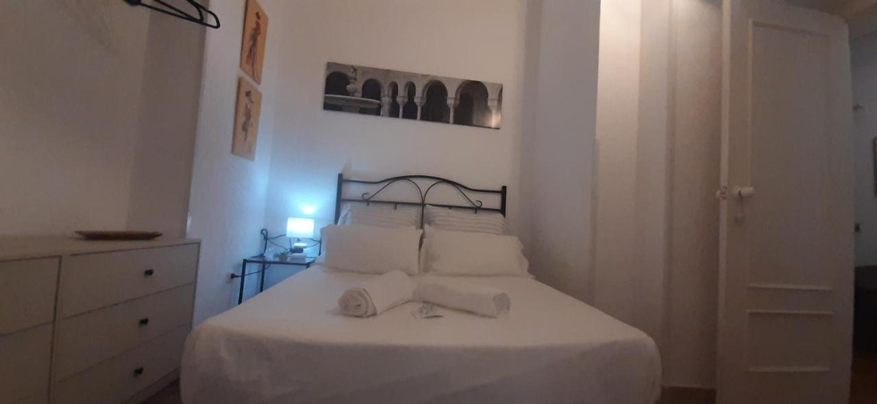 Apartamento Descalzos Севиля Екстериор снимка