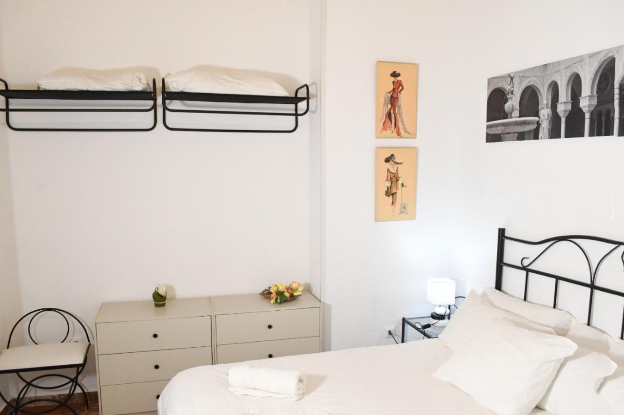 Apartamento Descalzos Севиля Екстериор снимка